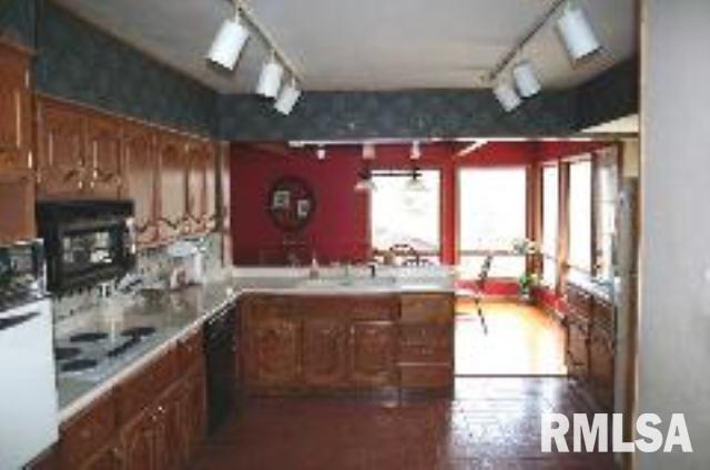 2503 Fairhaven Road Davenport, IA 52803 - Photo 4 of 8 Gallery Image 4