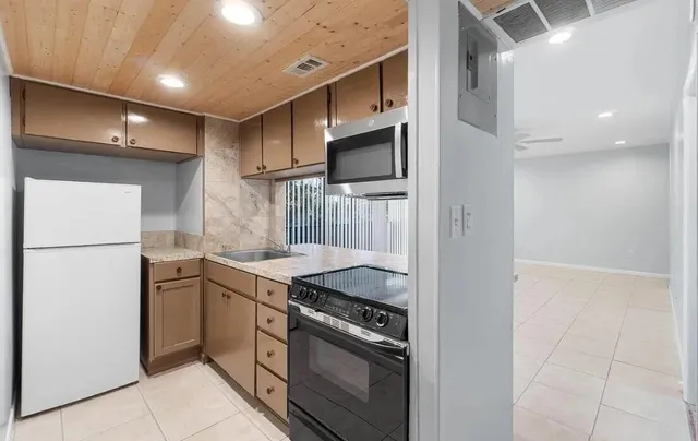 $1,375 | 408 Marshall Court, Unit 5, Fort Walton Beach, FL 32548