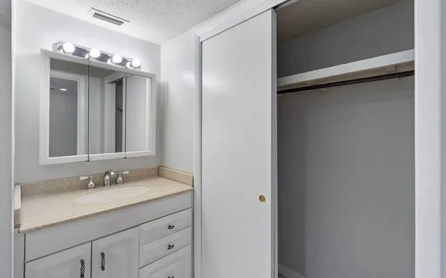 $1,375 | 408 Marshall Court, Unit 5, Fort Walton Beach, FL 32548