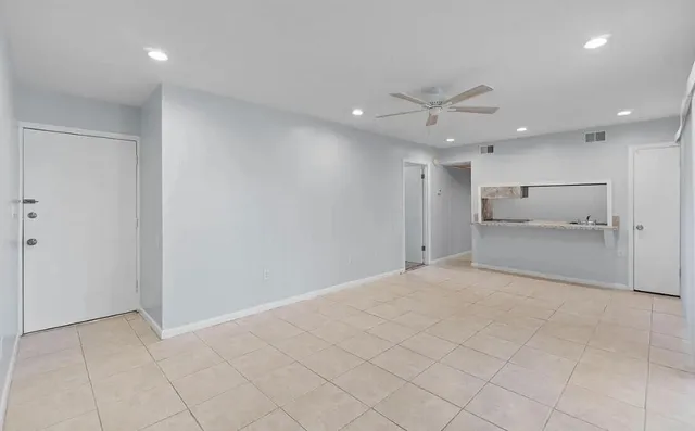 $1,375 | 408 Marshall Court, Unit 5, Fort Walton Beach, FL 32548