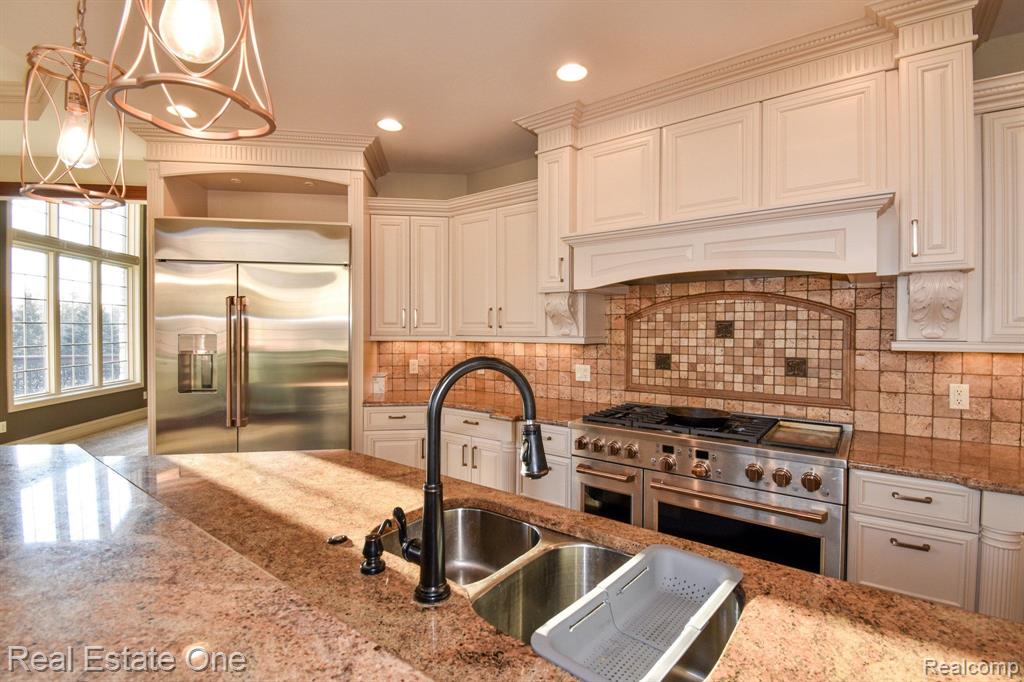 54153 Deer Ridge Court Rochester, MI 48307 - Photo 11 of 30