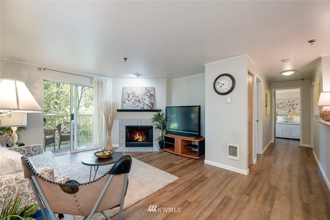 975 Aberdeen Avenue Northeast, Unit E207 Renton, WA 98056 - Photo 1 of 18