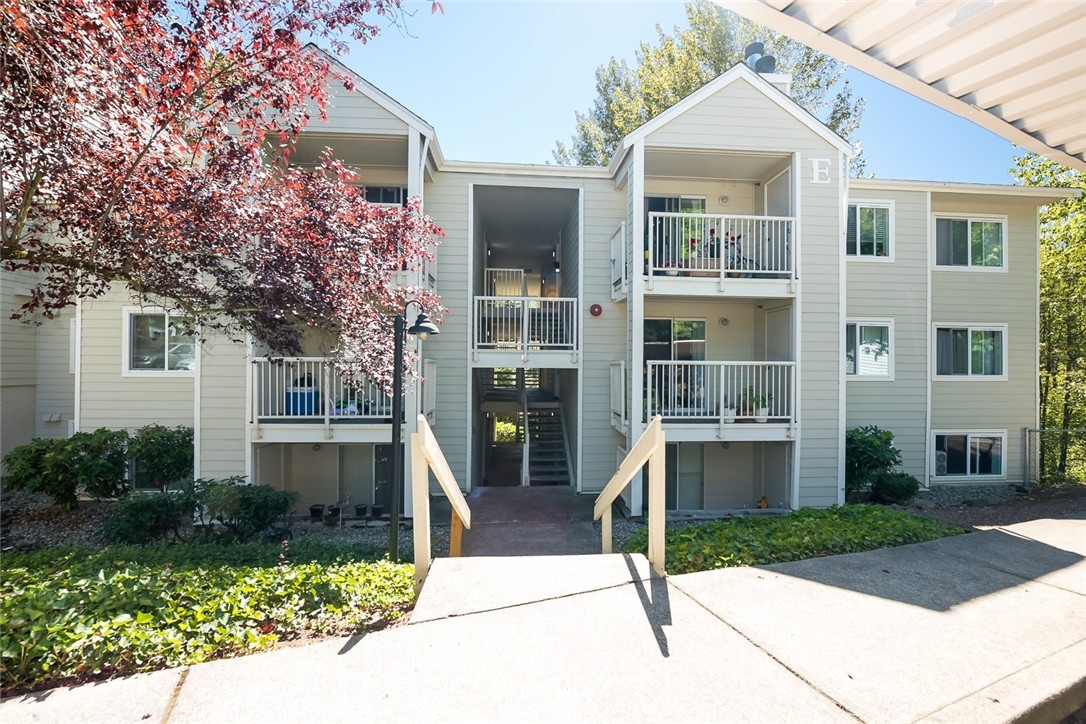 975 Aberdeen Avenue Northeast, Unit E207 Renton, WA 98056 - Photo 2 of 18