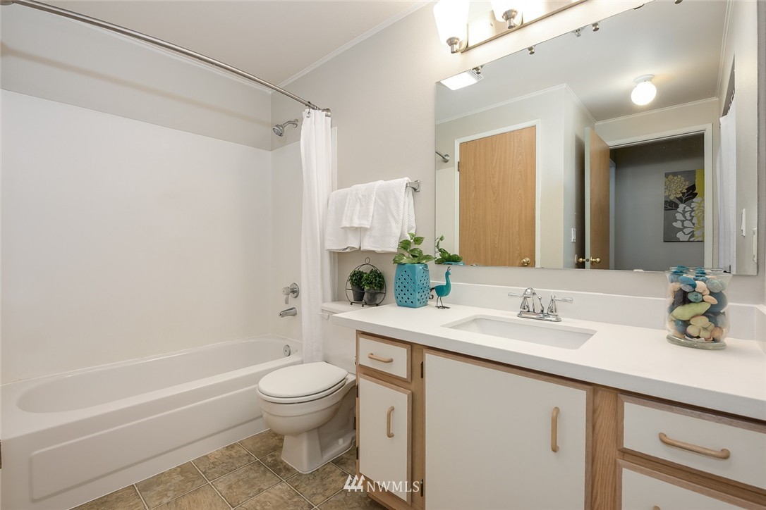 975 Aberdeen Avenue Northeast, Unit E207 Renton, WA 98056 - Photo 11 of 18