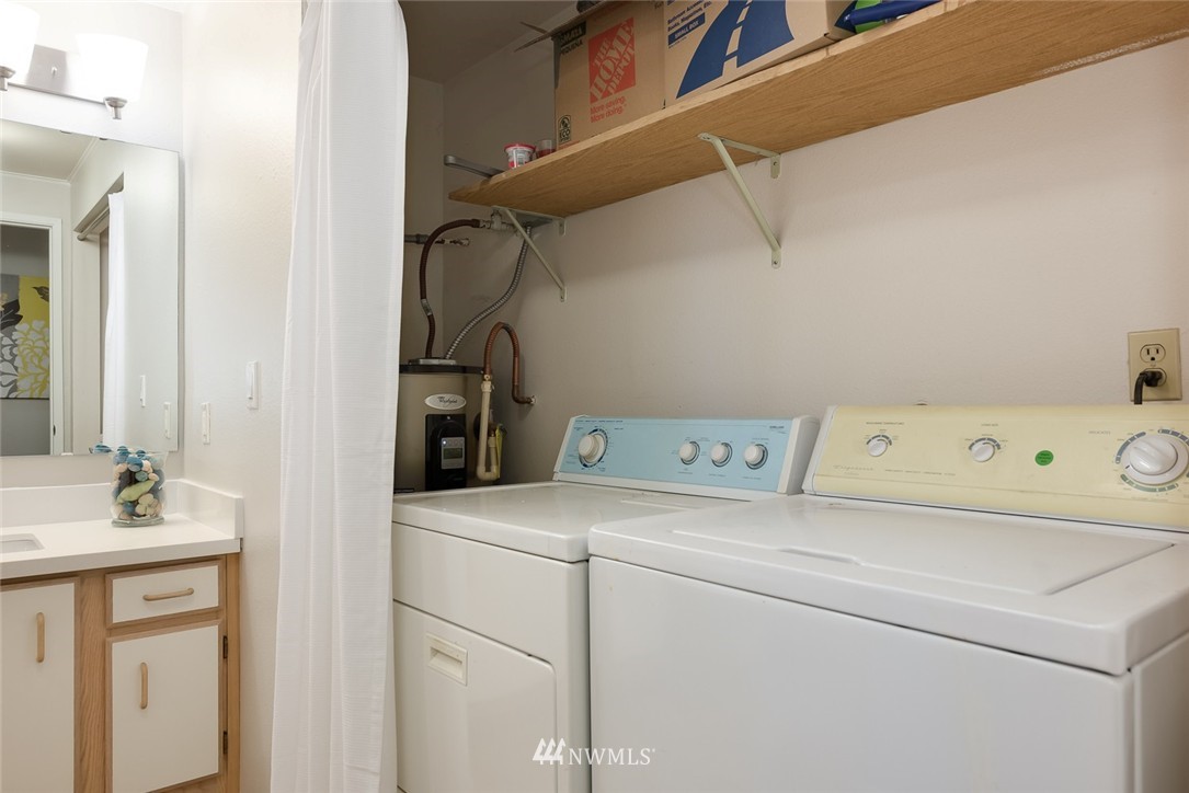 975 Aberdeen Avenue Northeast, Unit E207 Renton, WA 98056 - Photo 12 of 18