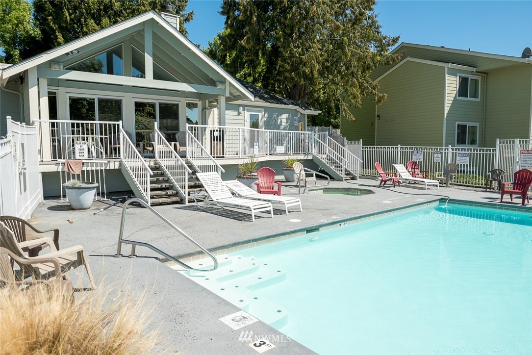 975 Aberdeen Avenue Northeast, Unit E207 Renton, WA 98056 - Photo 15 of 18