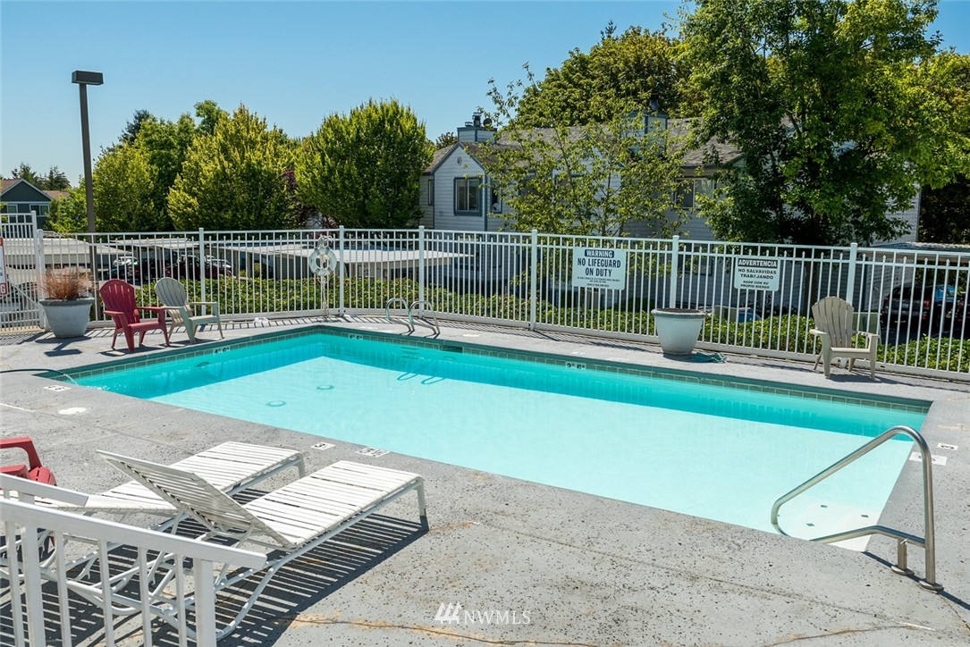 975 Aberdeen Avenue Northeast, Unit E207 Renton, WA 98056 - Photo 16 of 18