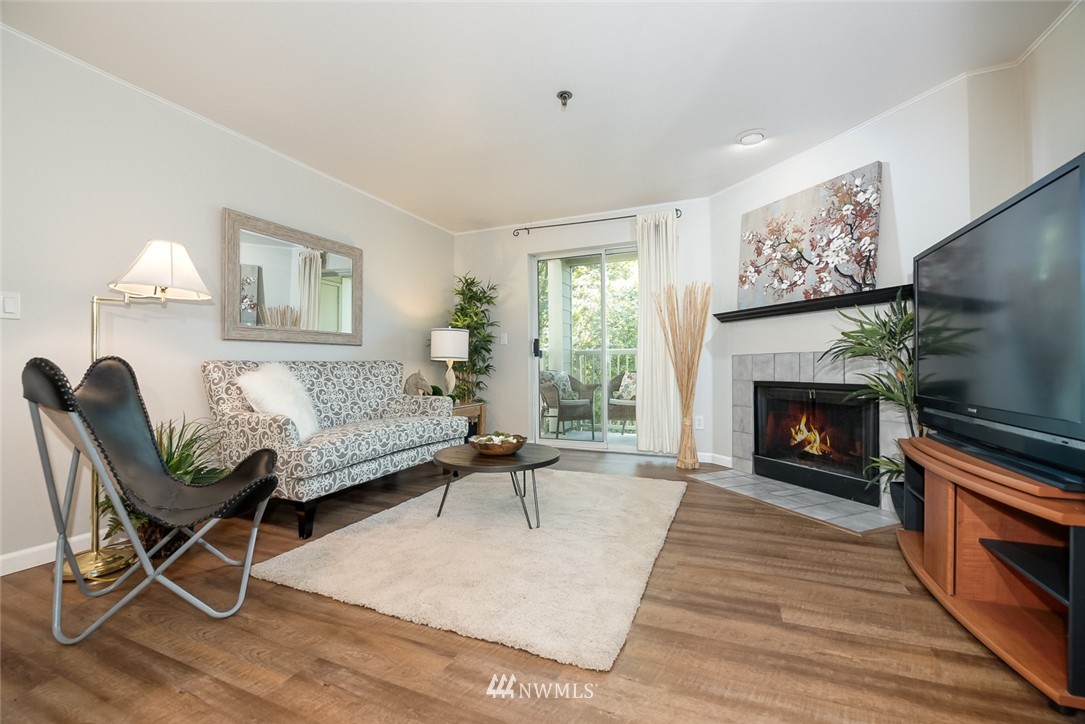 975 Aberdeen Avenue Northeast, Unit E207 Renton, WA 98056 - Photo 3 of 18