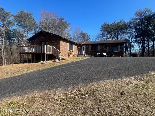 $399,900 | 235 Parliament Road, Harrogate, TN 37752