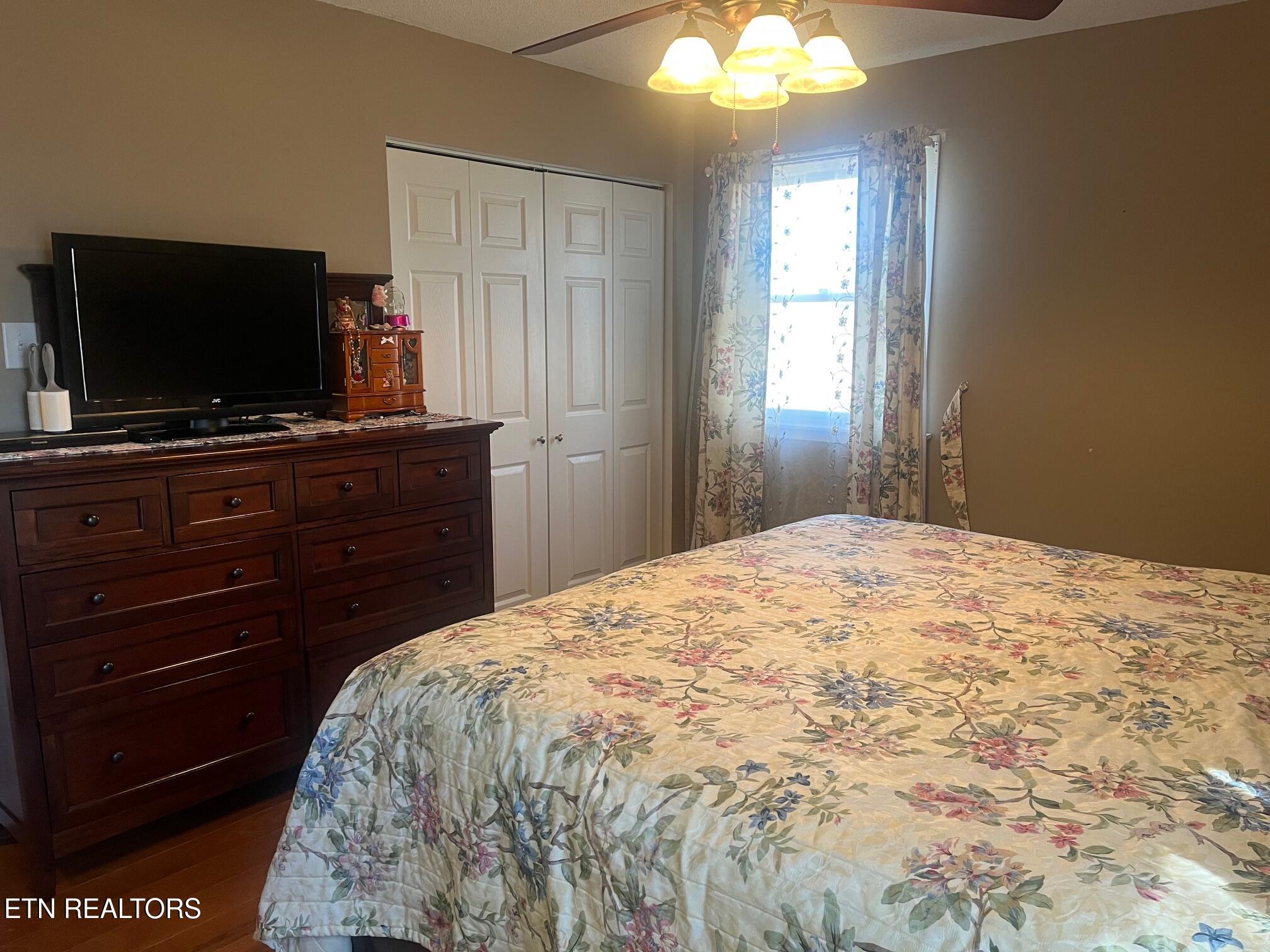 235 Parliament Road Harrogate, TN 37752 - Photo 20 of 29 Par 33