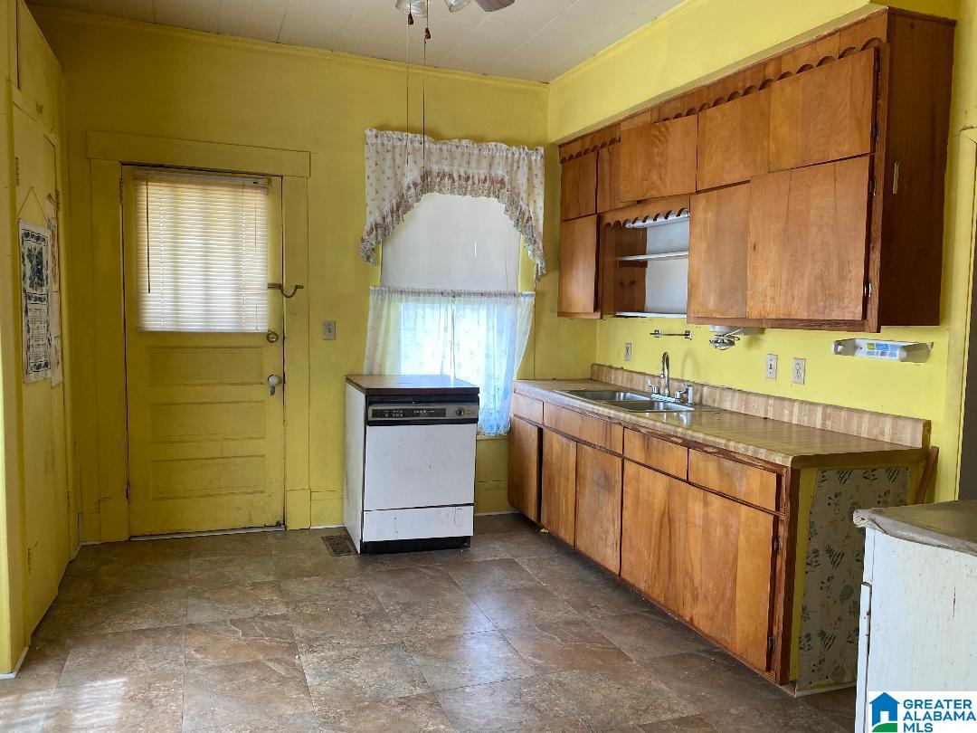 1312 10th Avenue Jasper, AL 35501 - Photo 2 of 14