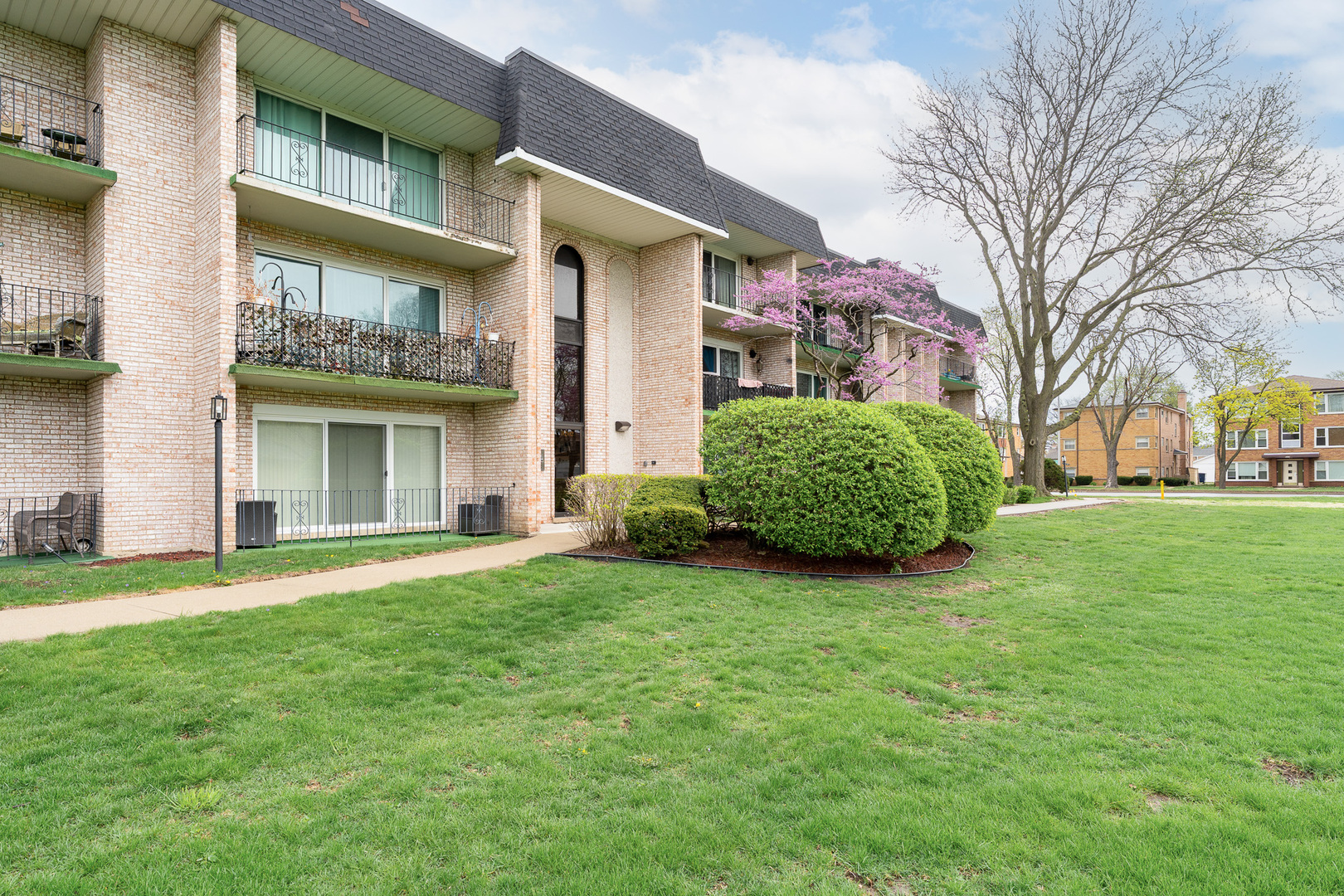 9202 South Pulaski Road, Unit 1E Oak Lawn, IL 60453 - Photo 2 of 26