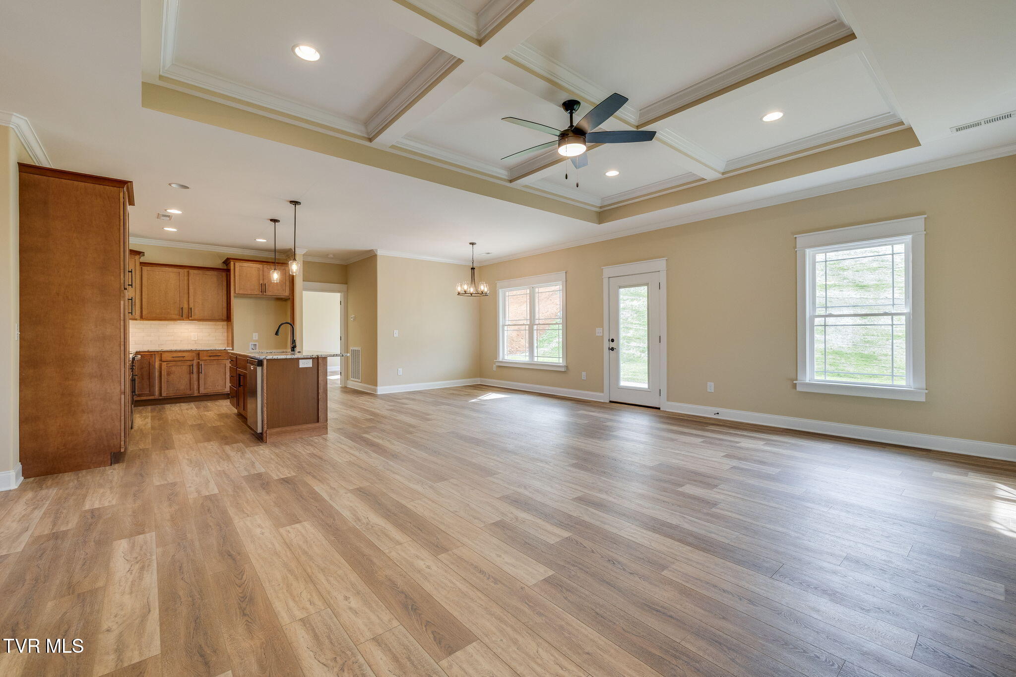 518 Middays Rest Jonesborough, TN 37659 - Photo 4 of 32 006