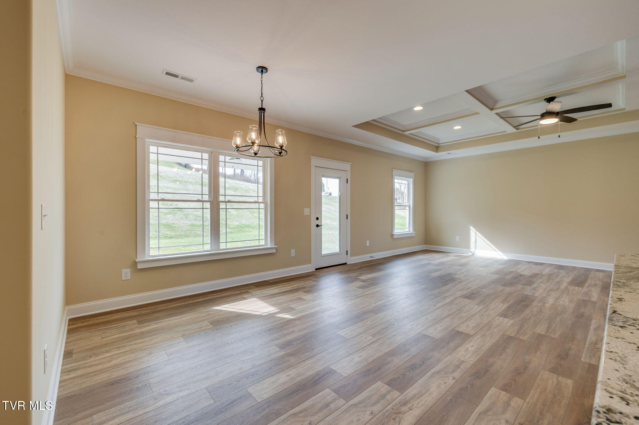 518 Middays Rest Jonesborough, TN 37659 - Photo 8 of 32 010