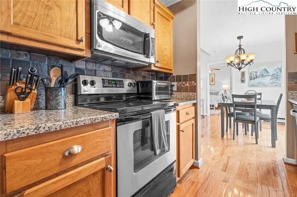 $439,900 | 145 Royal Oaks Drive, Unit 332, Blowing Rock, NC 28605
