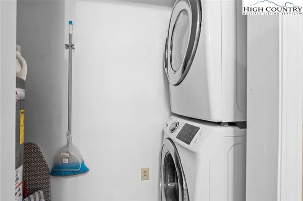 $439,900 | 145 Royal Oaks Drive, Unit 332, Blowing Rock, NC 28605