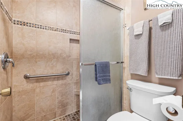 $439,900 | 145 Royal Oaks Drive, Unit 332, Blowing Rock, NC 28605