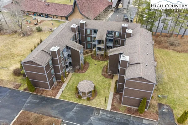 $439,900 | 145 Royal Oaks Drive, Unit 332, Blowing Rock, NC 28605