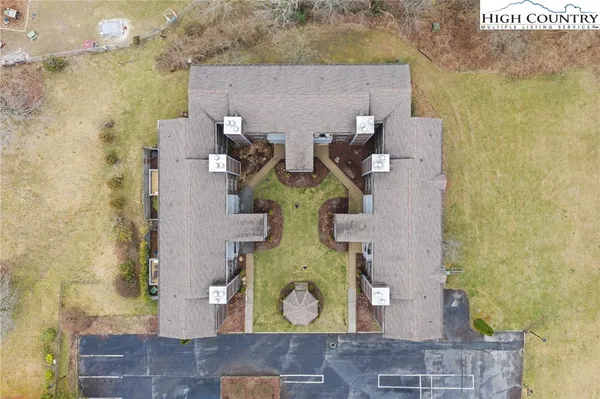 $439,900 | 145 Royal Oaks Drive, Unit 332, Blowing Rock, NC 28605