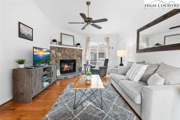 $439,900 | 145 Royal Oaks Drive, Unit 332, Blowing Rock, NC 28605