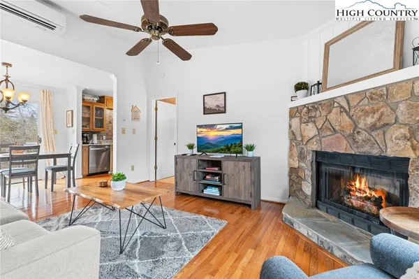 $439,900 | 145 Royal Oaks Drive, Unit 332, Blowing Rock, NC 28605