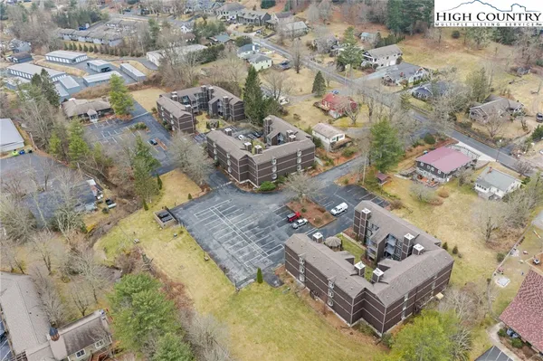 $439,900 | 145 Royal Oaks Drive, Unit 332, Blowing Rock, NC 28605