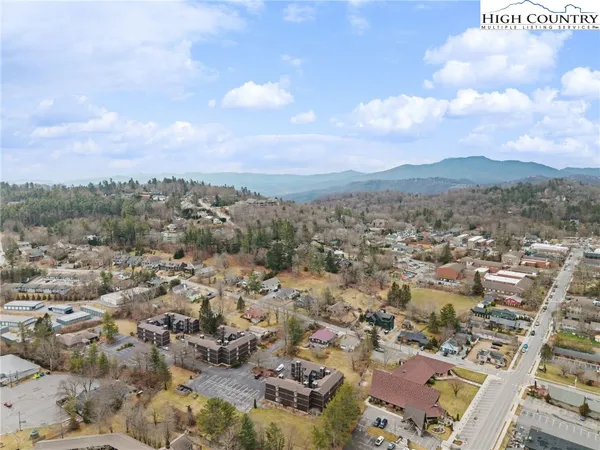 $439,900 | 145 Royal Oaks Drive, Unit 332, Blowing Rock, NC 28605