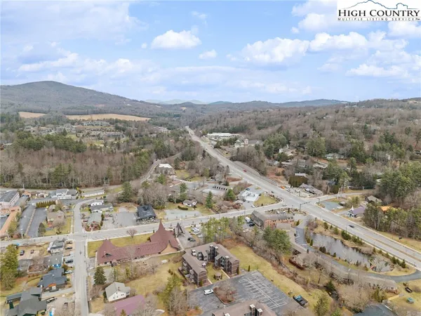 $439,900 | 145 Royal Oaks Drive, Unit 332, Blowing Rock, NC 28605