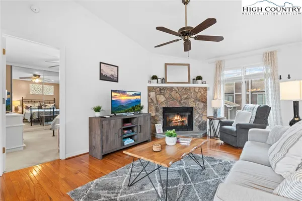 $439,900 | 145 Royal Oaks Drive, Unit 332, Blowing Rock, NC 28605