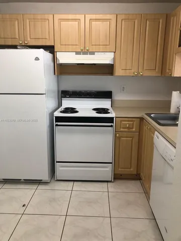 $1,875 | 9360 Fontainebleau Boulevard, Unit 308, Miami, FL 33172