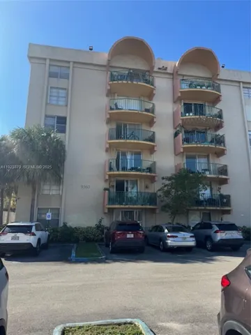 $1,825 | 9360 Fontainebleau Boulevard, Unit 308, Miami, FL 33172