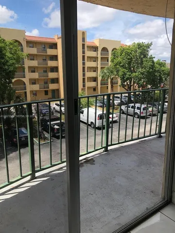 $1,875 | 9360 Fontainebleau Boulevard, Unit 308, Miami, FL 33172