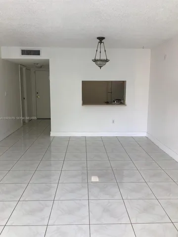 $1,875 | 9360 Fontainebleau Boulevard, Unit 308, Miami, FL 33172