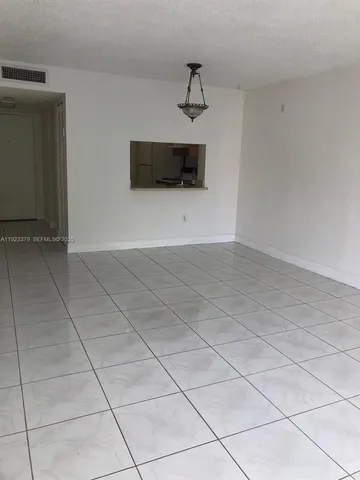 $1,875 | 9360 Fontainebleau Boulevard, Unit 308, Miami, FL 33172