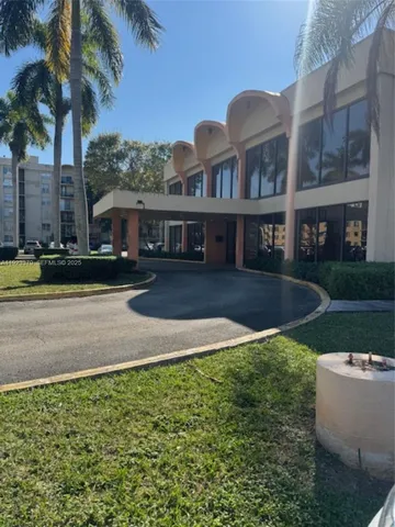 $1,825 | 9360 Fontainebleau Boulevard, Unit 308, Miami, FL 33172