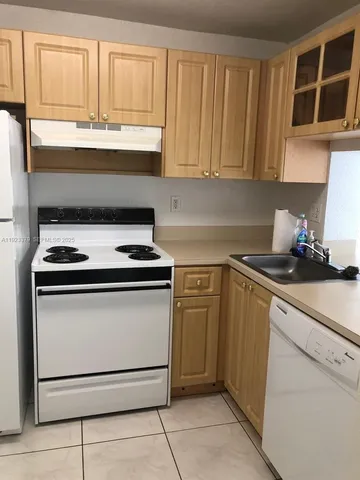 $1,875 | 9360 Fontainebleau Boulevard, Unit 308, Miami, FL 33172