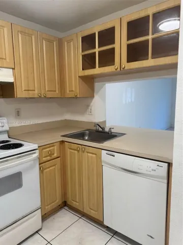 $1,825 | 9360 Fontainebleau Boulevard, Unit 308, Miami, FL 33172