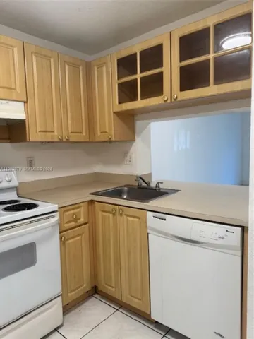 $1,825 | 9360 Fontainebleau Boulevard, Unit 308, Miami, FL 33172