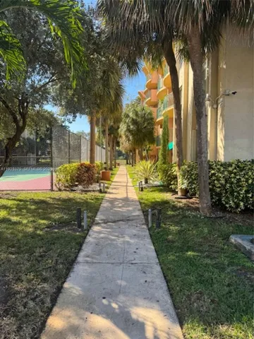 $1,825 | 9360 Fontainebleau Boulevard, Unit 308, Miami, FL 33172