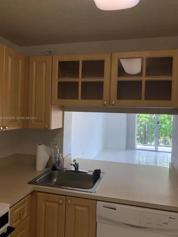 $1,875 | 9360 Fontainebleau Boulevard, Unit 308, Miami, FL 33172