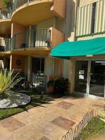 $1,825 | 9360 Fontainebleau Boulevard, Unit 308, Miami, FL 33172