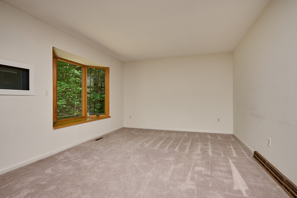 15 Red Fox Lane Amherst, MA 01002 - Photo 7 of 38