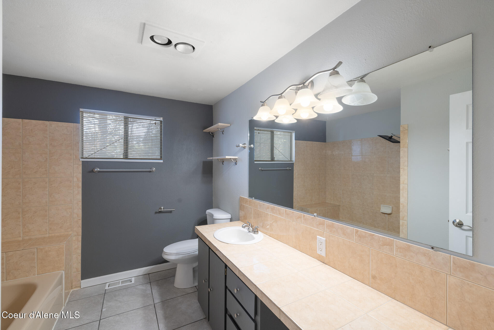 4023 East 12th Avenue Spokane, WA 99202 - Photo 16 of 39 0N8A3609