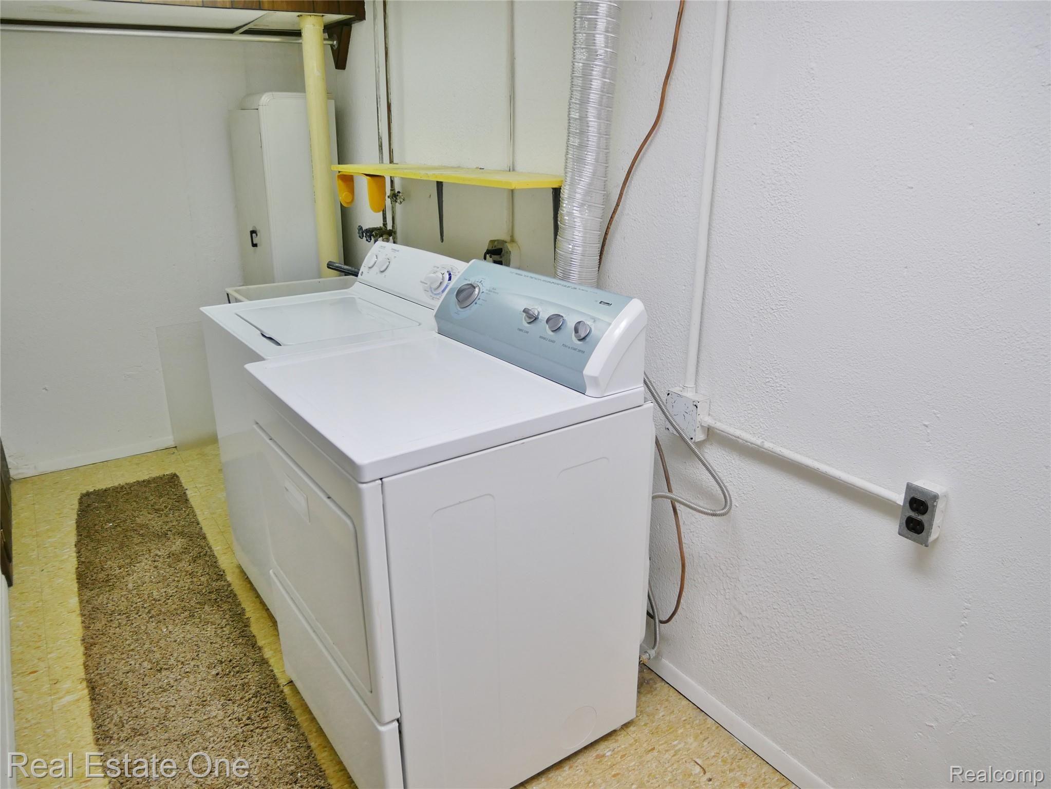 65 Manor Way Rochester, MI 48309 - Photo 19 of 26 laundry area.JPG