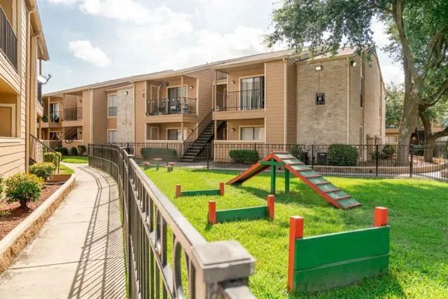 $899 | 515 South Bender Avenue, Unit 516, Humble, TX 77338