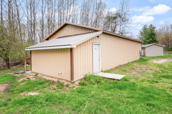 $159,900 | 22132 15th Avenue, Barryton, MI 49305
