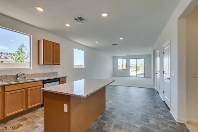 $2,120 | 6823 Laguna Blanca Street, North Las Vegas, NV 89086
