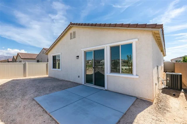 $2,120 | 6823 Laguna Blanca Street, North Las Vegas, NV 89086