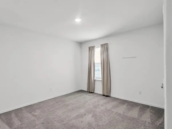 $2,350 | 156 Janice Road, Taylor, TX 76574