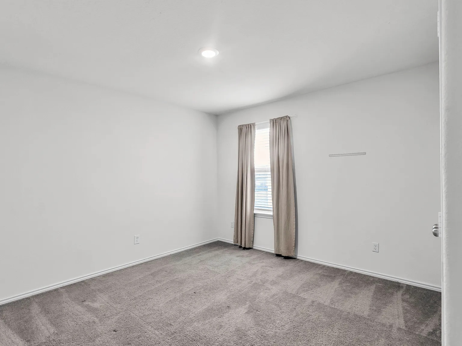 156 Janice Road Taylor, TX 76574 - Photo 28 of 29 Carpeted spare room with baseboards